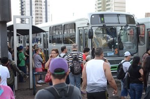 Câmara aprova projeto de lei que permite o desembarque de passageiros do transporte coletivo em qualquer lugar após as 22h em Maringá