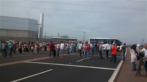 Protesto fecha por uma hora cruzamento de rodovia em Mandaguari