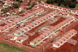 Justiça suspende o cumprimento de reintegração de posse das casas populares invadidas do conjunto Moradias Atenas, em Maringá
