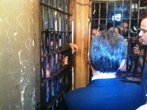 Comissão de Direitos Humanos da Assembleia Legislativa visita cadeia de Sarandi. A cadeia está superlotada e registra um surto de tuberculose