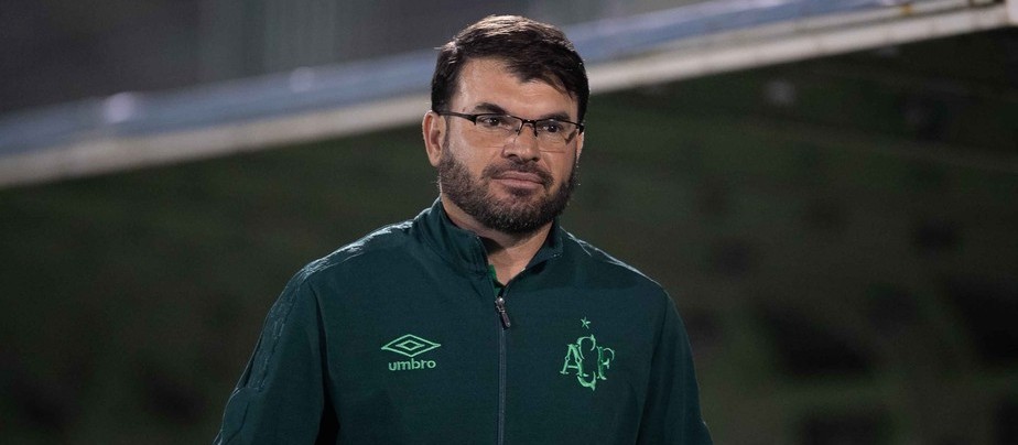 Galo Maringá anuncia novo técnico do time