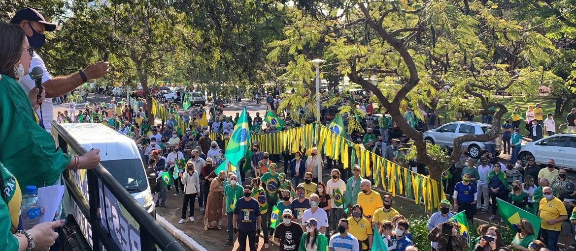 Manifestação a favor do voto auditável percorre o centro de Maringá