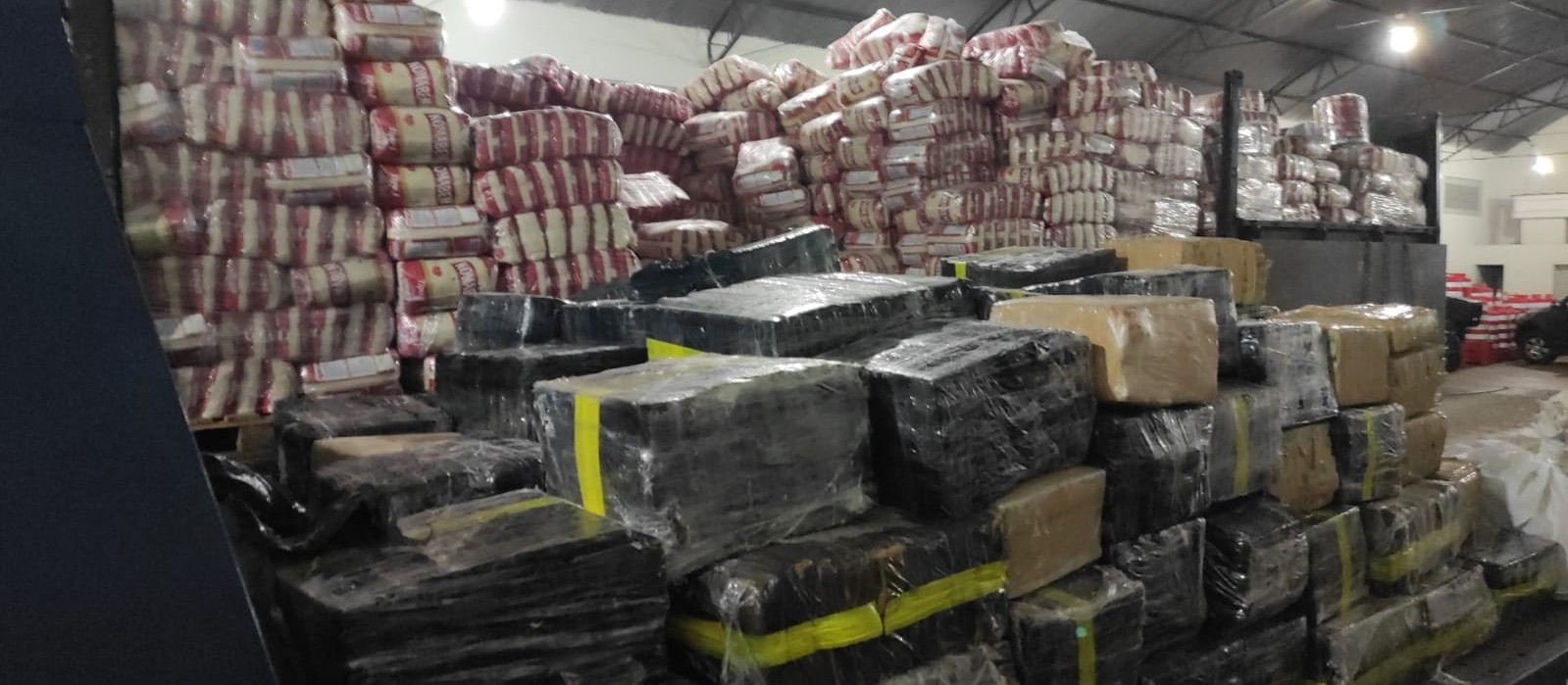 Cocaína e 3,4 toneladas de maconha são apreendidas na BR-376, região de Maringá