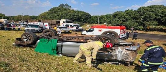Mulher morre em acidente entre duas caminhonetes na PR-463