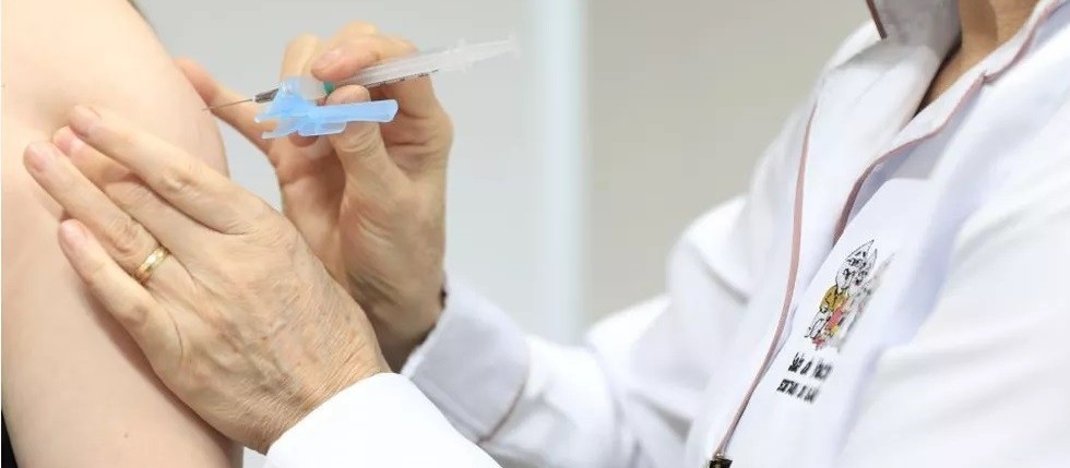 Vacinação contra a Covid-19 é retomada em Maringá