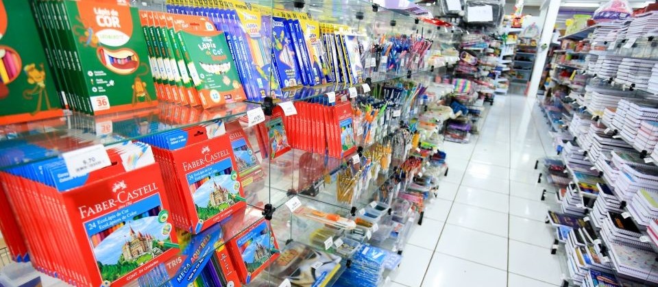 Procon divulga pesquisa de preços de materiais escolares em Maringá