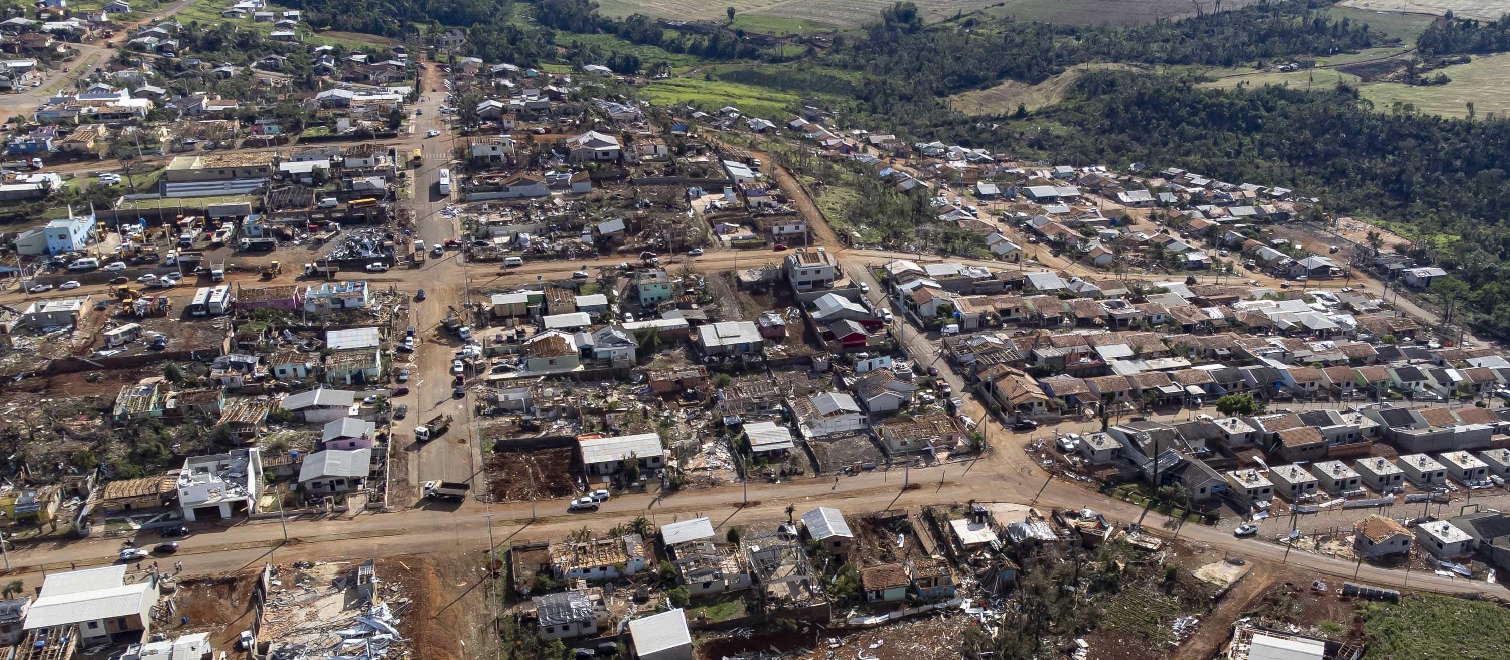 Reconstrução de Rio Bonito: não há mais casas destelhadas, diz secretário