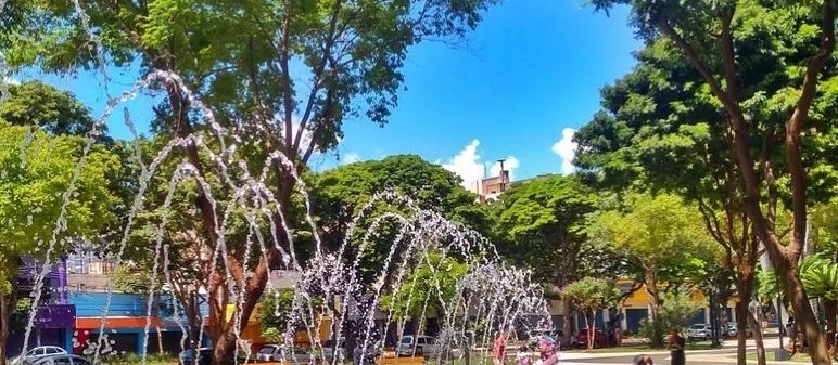 Sábado (21) de sol e temperatura alta em Maringá