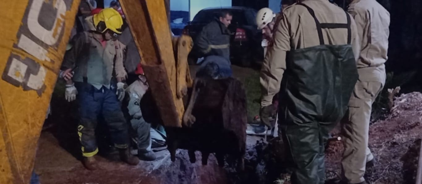 Criança é resgatada após cair em buraco de 3 metros em Mamborê