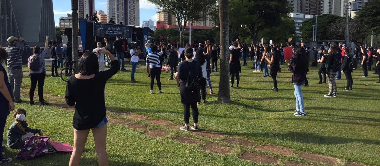 Ato em Maringá pede o fim do genocídio negro e indígena