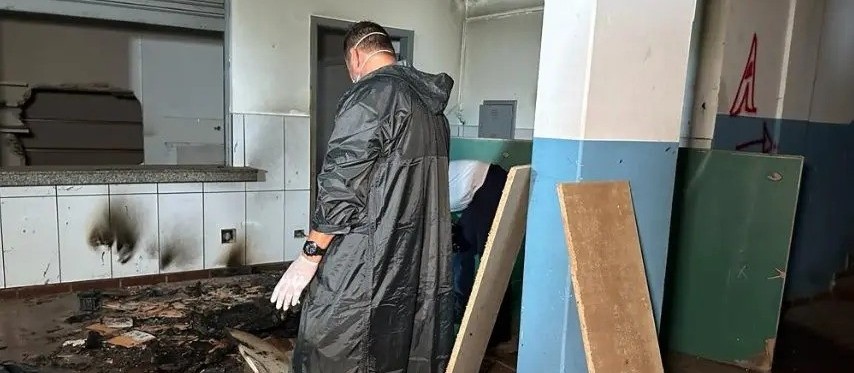 Polícia pede ajuda para identificar corpo encontrado carbonizado em escola de Maringá