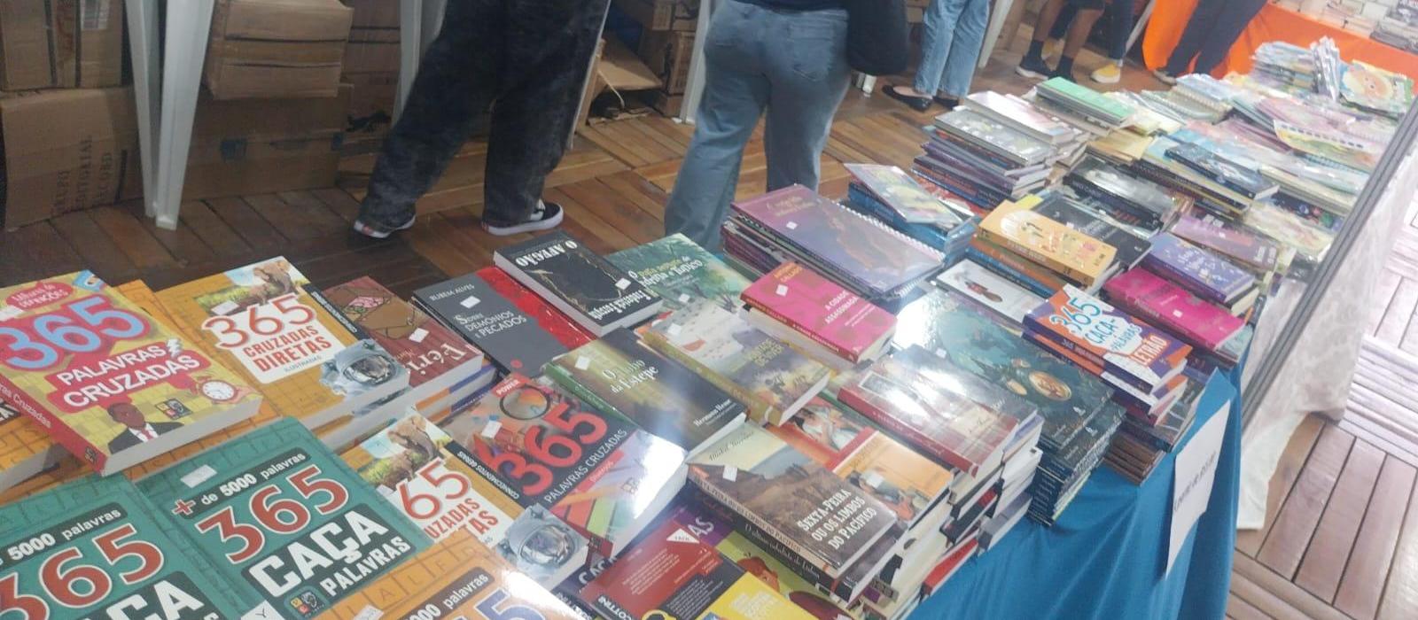 Flim começa com intenso movimento nos pavilhões da Travessa Jorge Amado