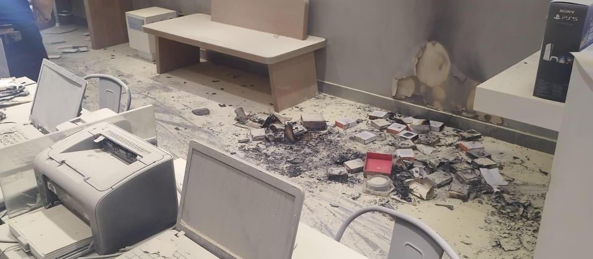 Loja de celular é alvo de incêndio criminoso, vendedora sofre queimaduras