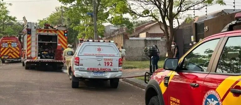 Morre mulher resgatada após incêndio a residência; filho dela segue internado em estado grave