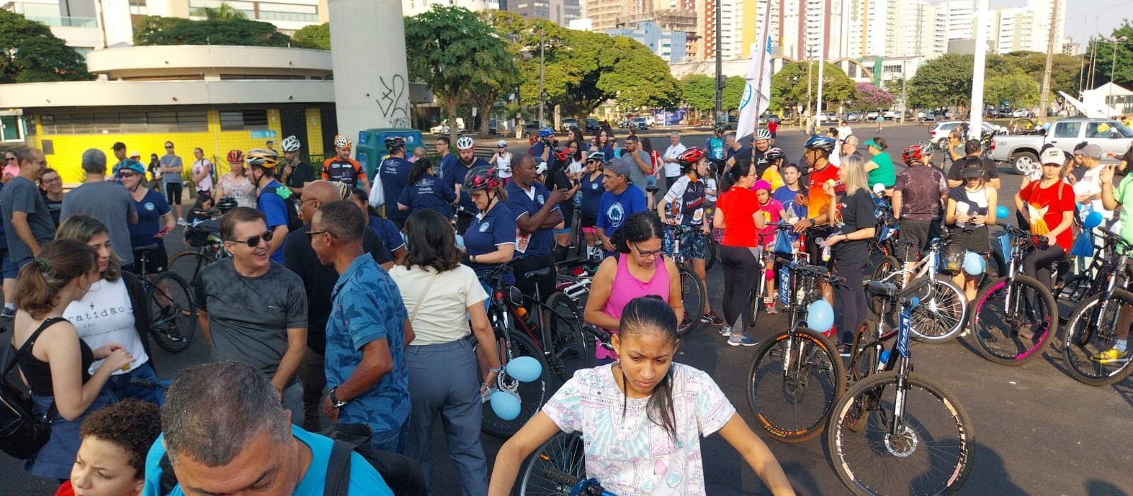 ‘Passeio ciclístico e caminhada da família’ reúne milhares de fiéis