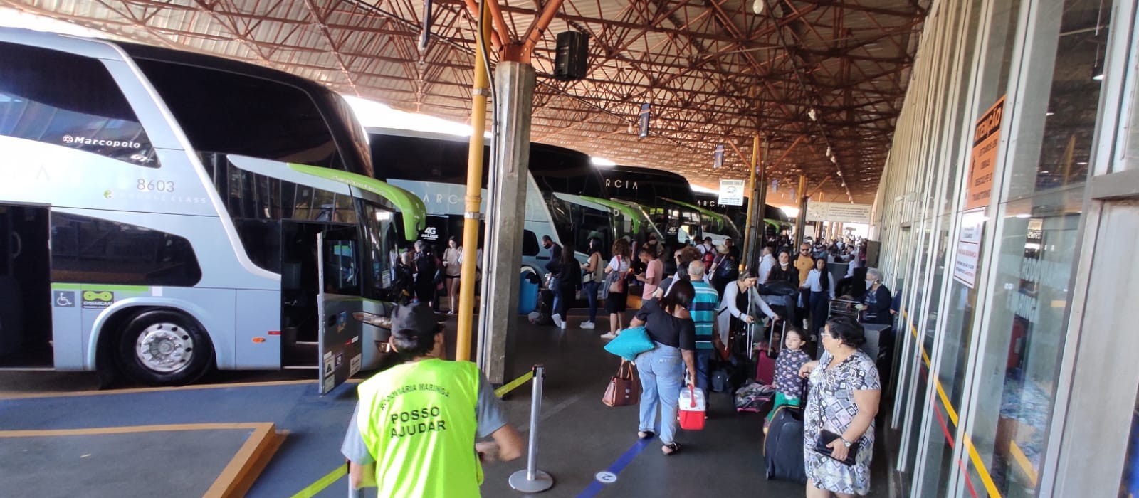 Terminal rodoviário de Maringá registra movimento intenso às vésperas do Natal