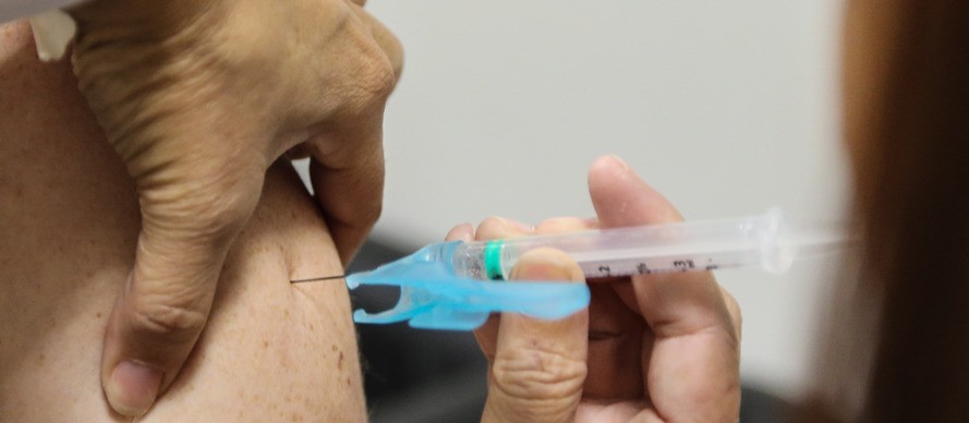 Maringá recebe perto de 4 mil doses de vacina contra o coronavírus nesta quinta-feira (25)
