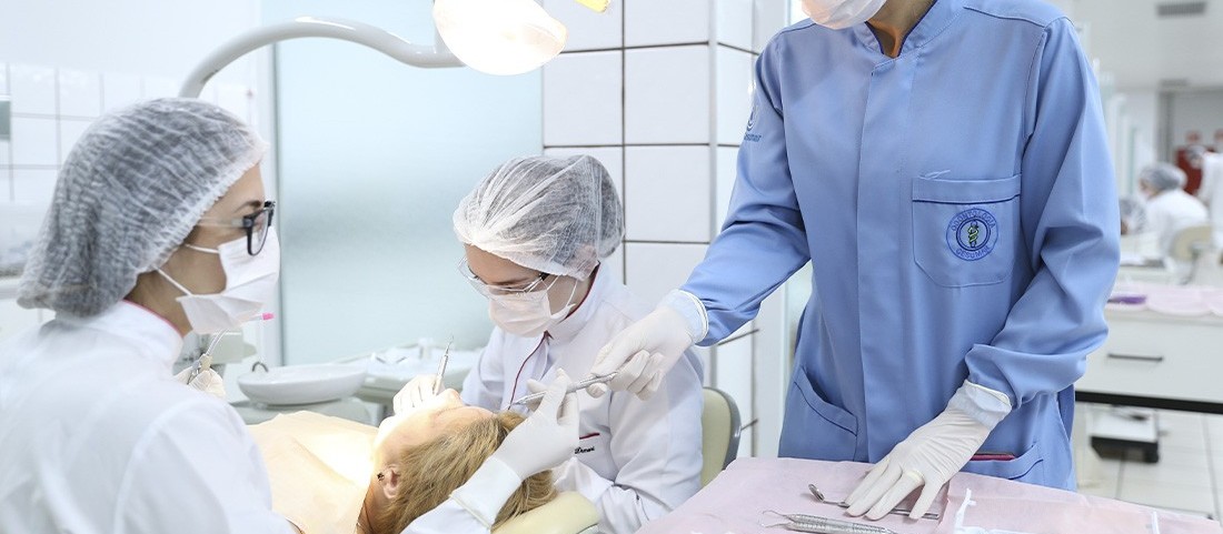 Clínica universitária oferece tratamento odontológico gratuito em Maringá