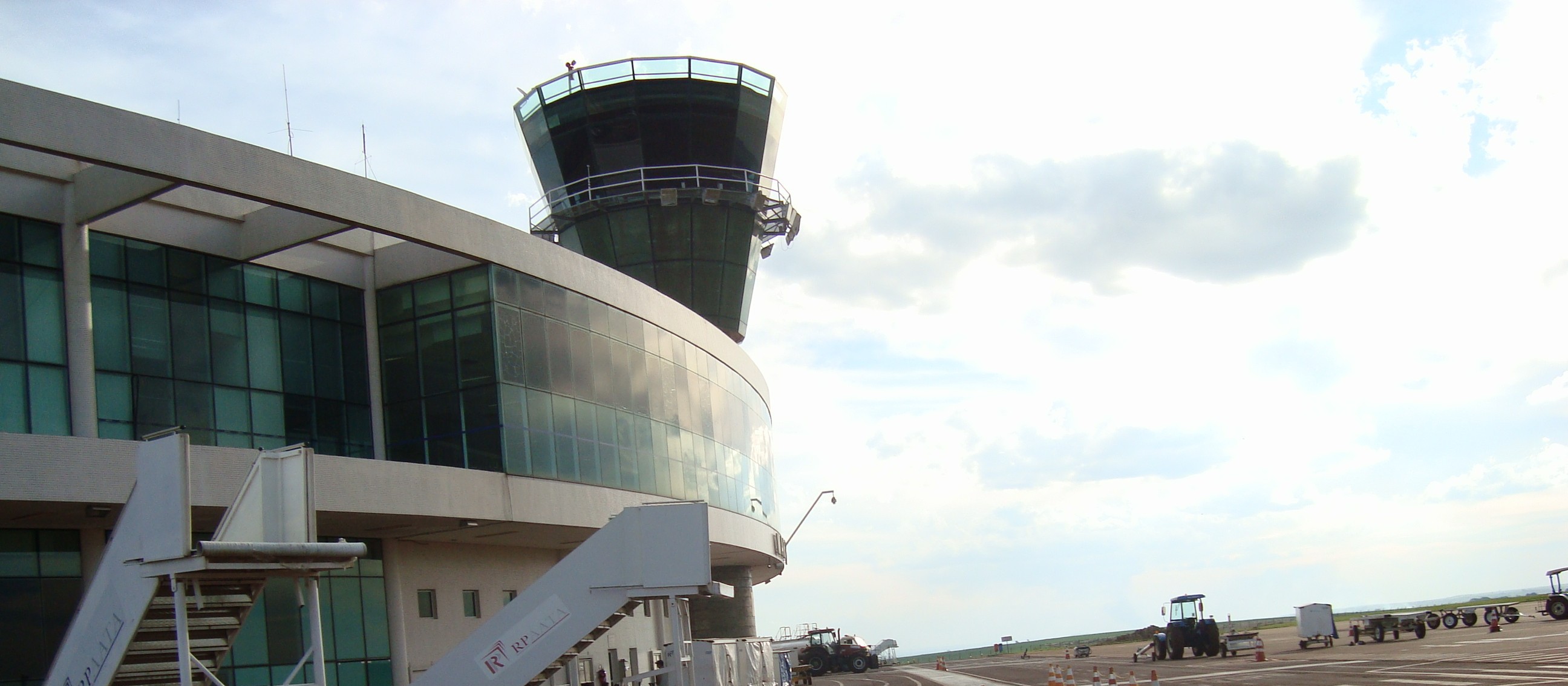 Aeroporto de Maringá recebe primeira carga de querosene após greve