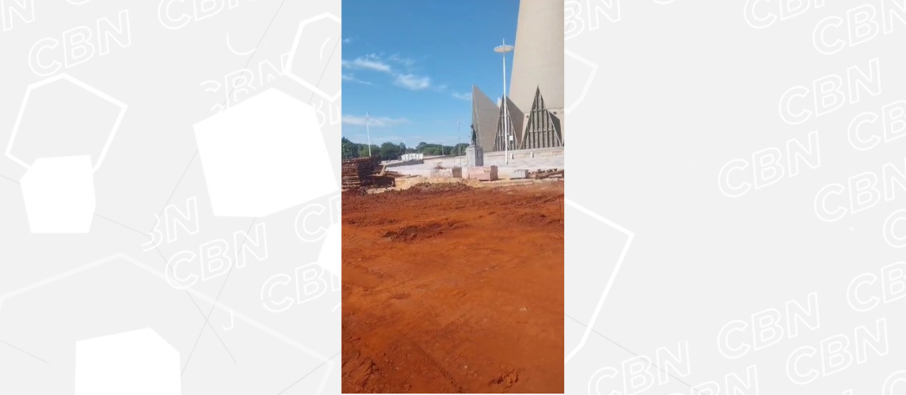 Praça da Catedral será liberada ao público até dia 30, garante prefeitura