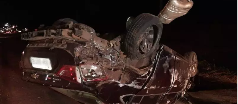 Motorista de Porsche provoca acidente com feridos e foge na BR-376