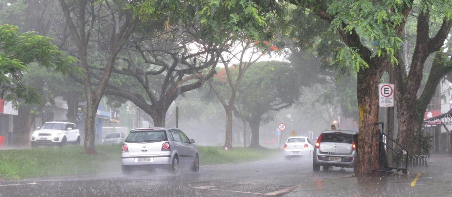 Quinta-feira deve ser marcada por pancadas de chuva em Maringá 