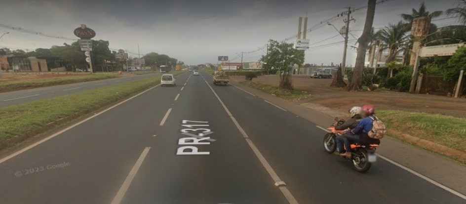Pedestres se arriscam na travessia da PR-317 na saída para Campo Mourão