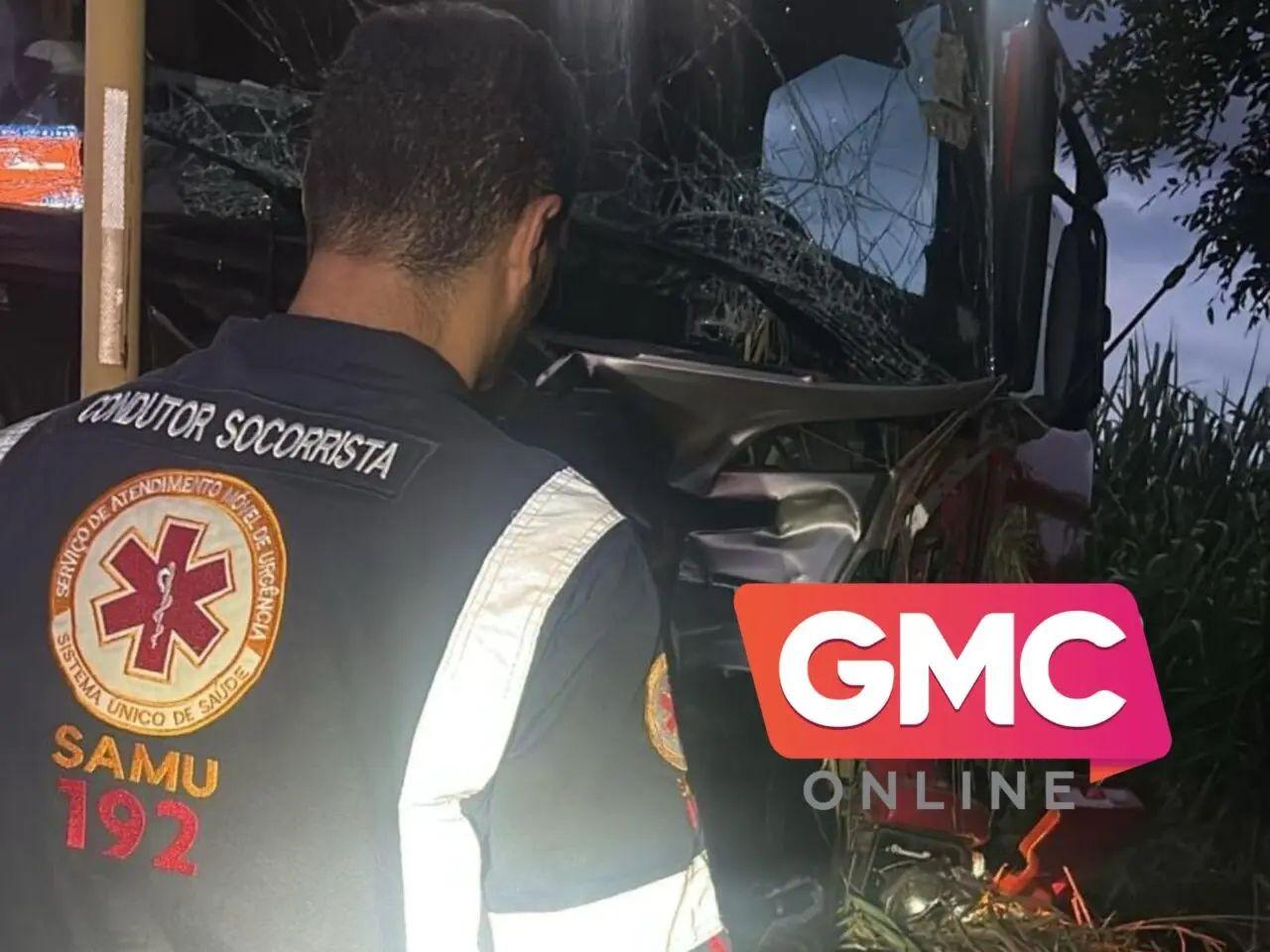 Acidente entre caminhão e moto de alta cilindrada deixa dois mortos na PR-317