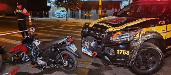 Motociclista fica em estado grave após se envolver em acidente com veículo da Semob