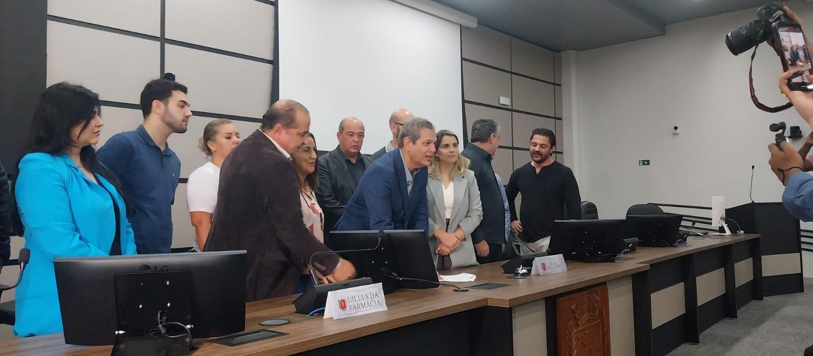 Prefeito protocola projeto que atende demanda histórica da enfermagem