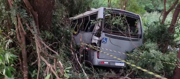 Acidente com ônibus deixa oito mortos no oeste do estado