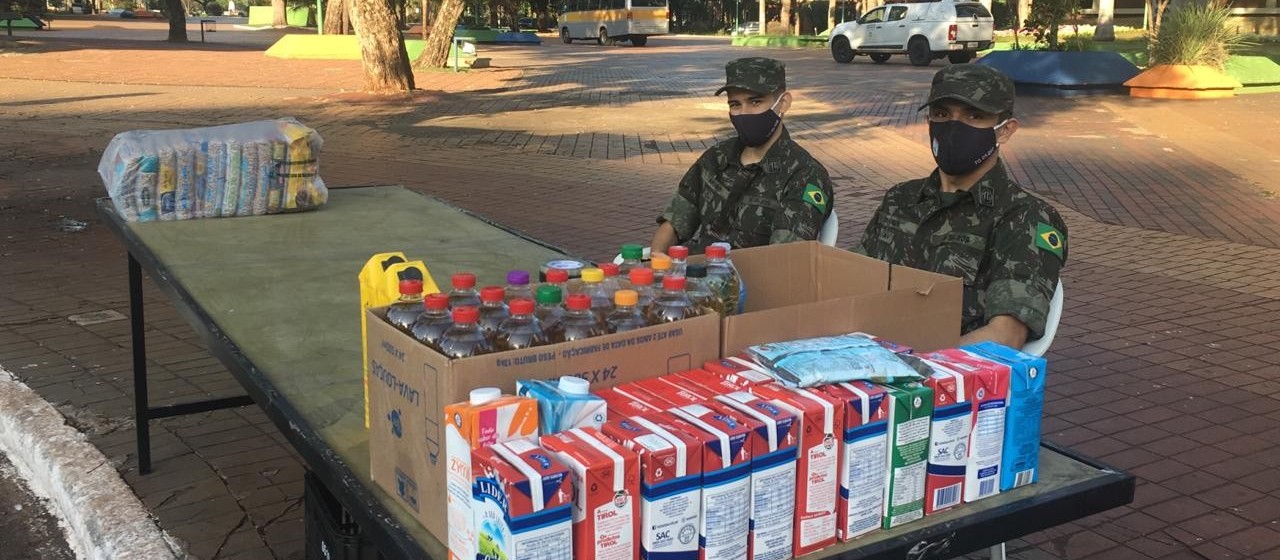 Drive-thru solidário arrecada alimentos, produtos de limpeza e higiene e agasalhos