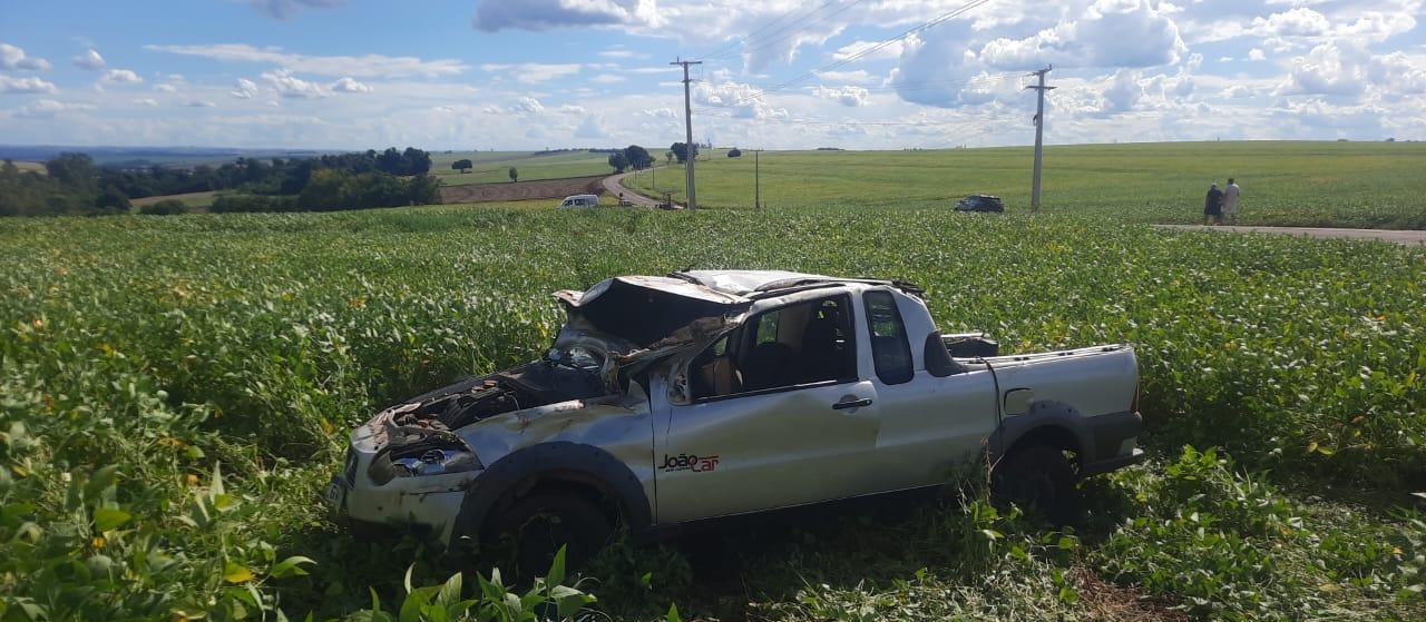 Motorista furta veículo, capota carro e morre