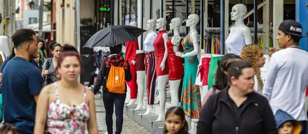 Transição tributária reduz otimismo do comércio; Maringá tem um dos menores índices