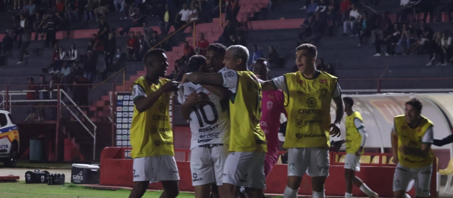 Maringá FC vence Pouso Alegre e assume a liderança