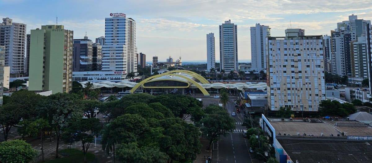 Segunda-feira (5) de céu claro e tempo estável em Maringá