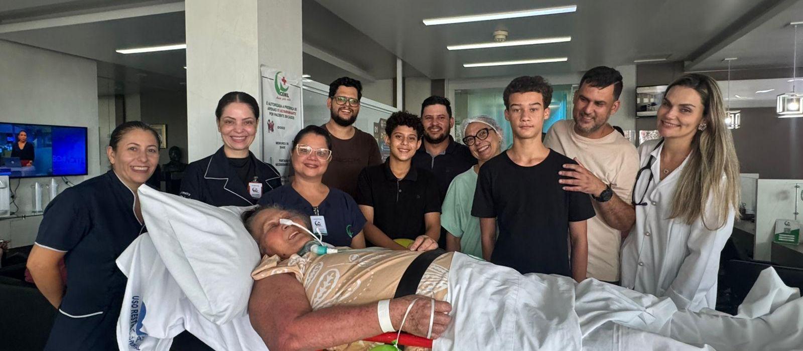 Paciente internada há sete meses após quadro de chikungunya tem alta