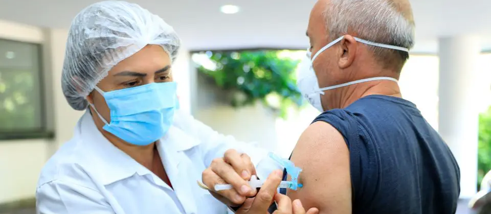 Mesmo com imunizante em falta, Maringá segue com vacinação contra a Covid-19 nesta sexta-feira (4)