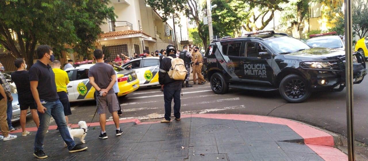 Em perseguição policial com troca de tiros, vários carros são atingidos em Maringá 