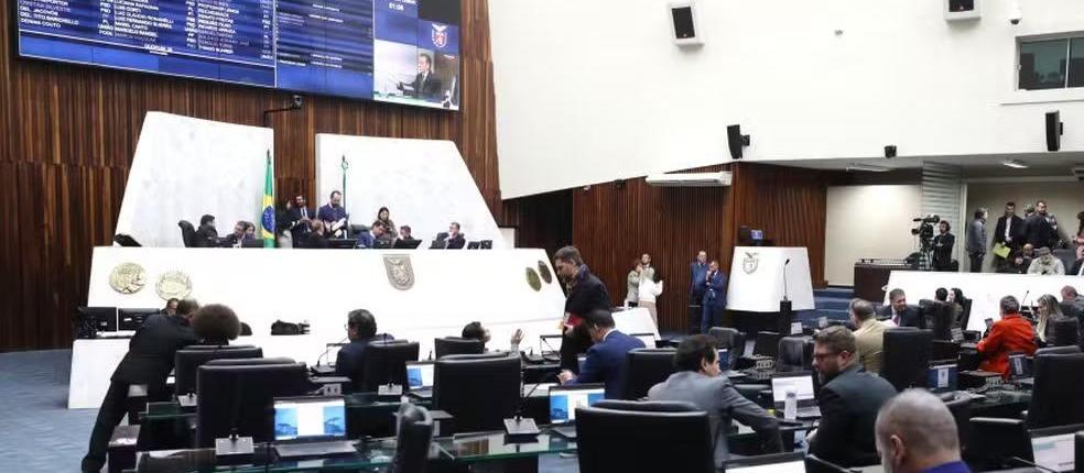 Alep aprova reajuste para professores da rede pública em 1ª votação