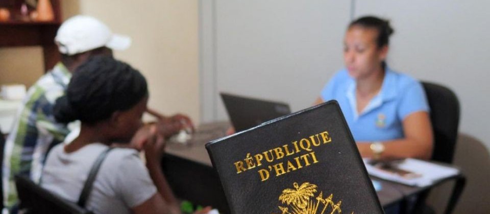 Haitianos são presos em Maringá por uso de visto brasileiro falso, diz PF