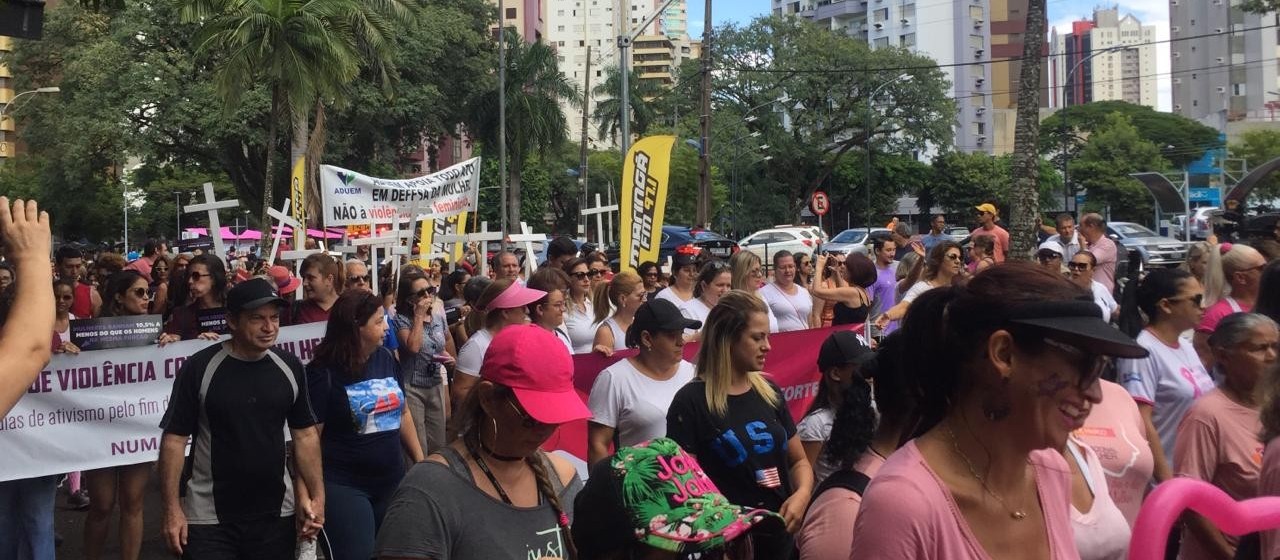 Dia Internacional da Mulher é celebrado com caminhada