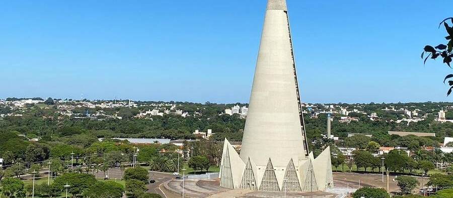 Sexta-feira (6) com céu limpo e calor em Maringá