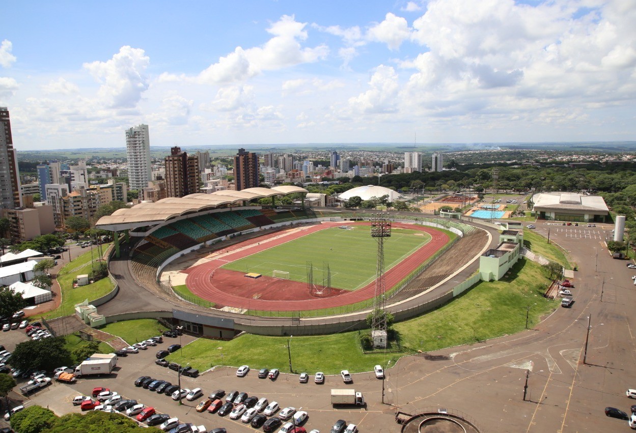 Estádio Willie Davids homenageia personalidade política de Londrina