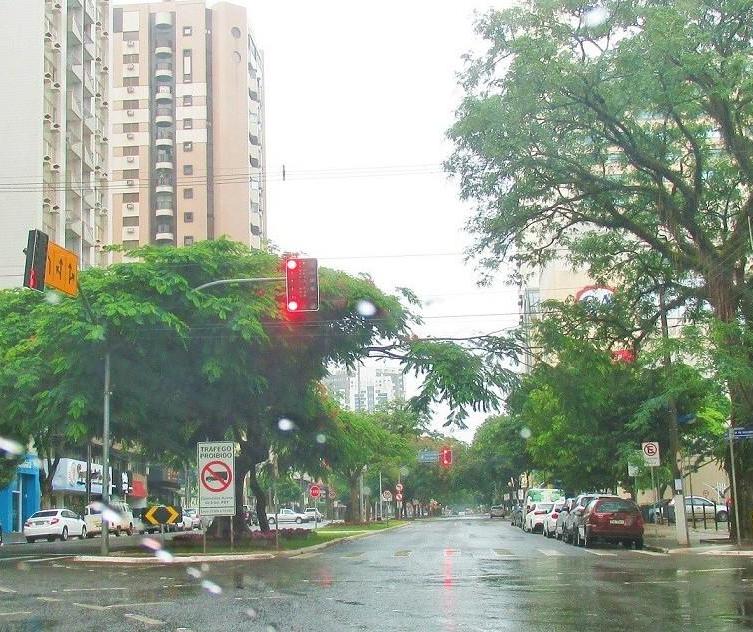 Segunda-feira (9) segue com chuva em Maringá; tarde terá máxima de 27º C