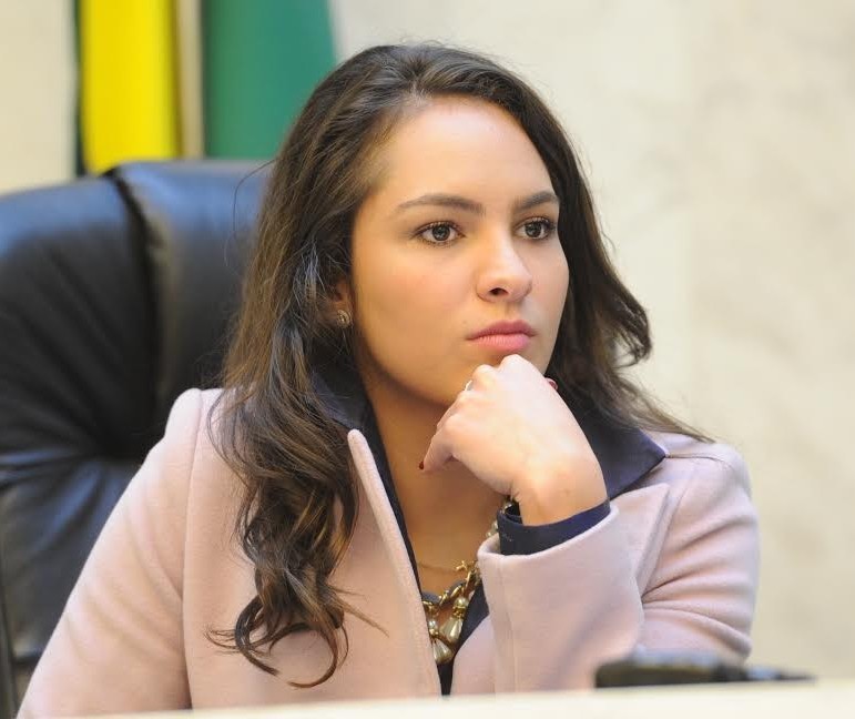 Deputada estadual Maria Victoria testa positivo para a Covid-19