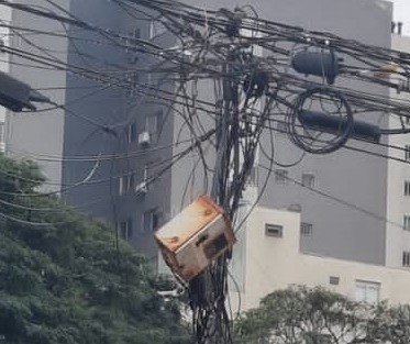 Procon diz que  Copel não apresentou solução para fios soltos na cidade; companhia contesta 