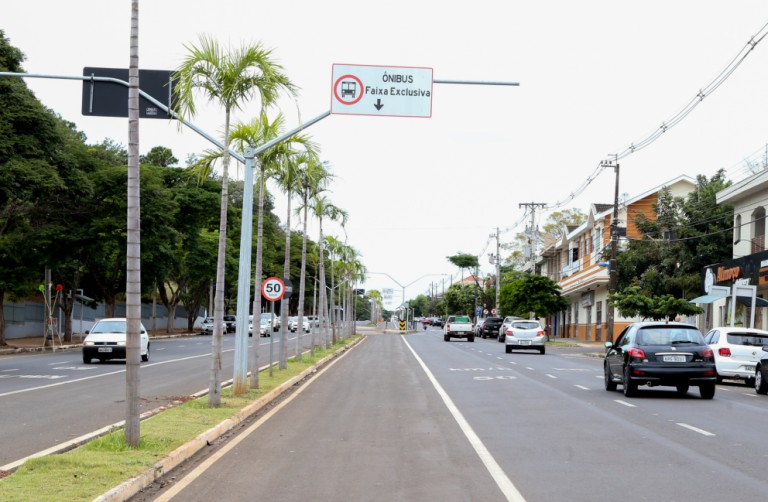 Vereador quer liberar faixas exclusivas de ônibus para táxis e motos