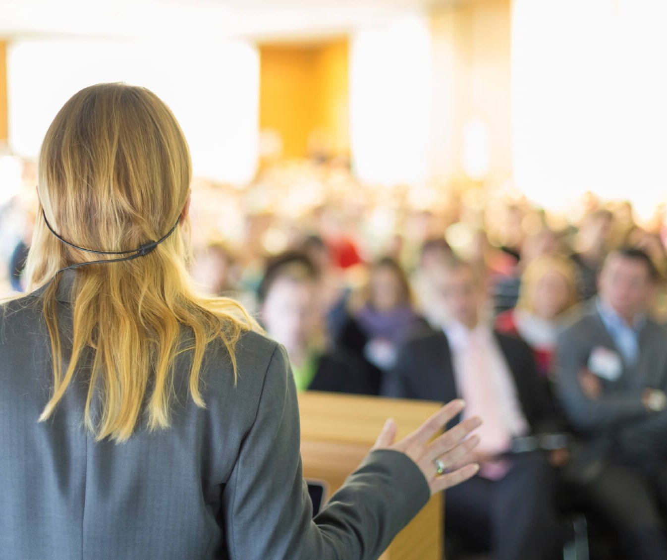 "Mulheres devem atuar em vários setores: política também"