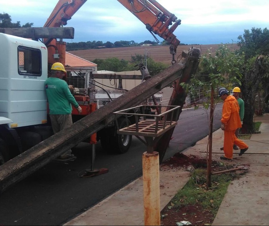 Equipes da Copel ainda trabalham para religar energia em imóveis